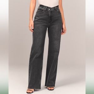 NEW WITH TAGS! Abercrombie and Fitch Curve Love High Rise 90s Relaxed Jean